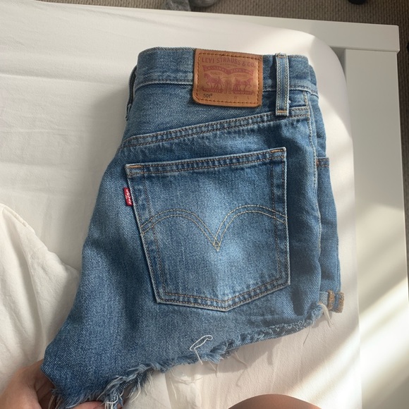 Levis 501 high waisted shorts - Picture 1 of 2